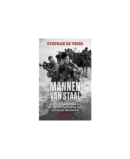 Mannen van staal. achter de schermen bij de officiersopleiding van het Korps Mariniers, Vries, Stephan de, Paperback