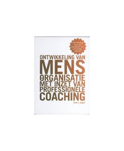 Ontwikkeling van mens en organisatie met inzet van professionele coaching. handleiding voor het aansturen van coachingstrajecten, Engel, Alex, Paperback