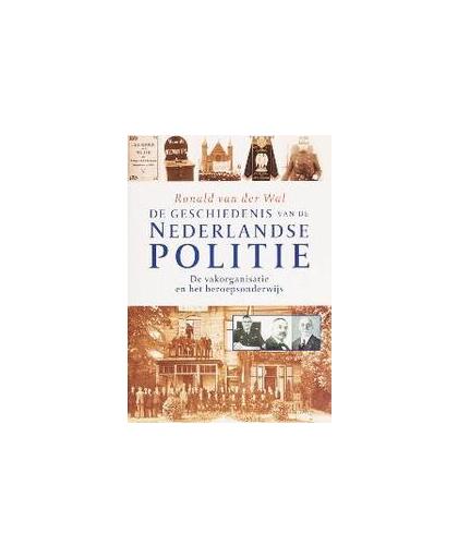 de geschiedenis van de Nederlandse politie: De vakorganisatie en het beroepsonderwijs. Wal, R. van der, Hardcover