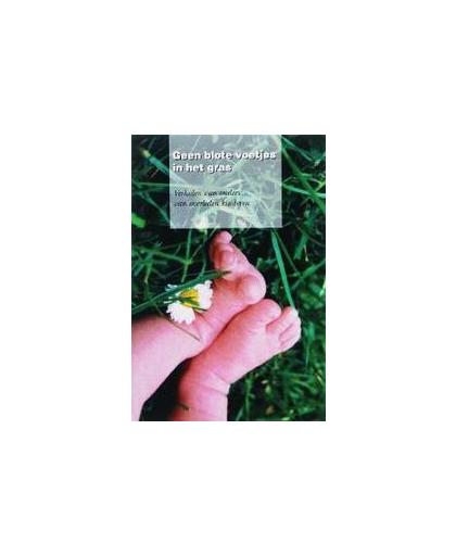 Geen blote voetjes in het gras. verhalen van ouders van overleden kinderen, Paperback