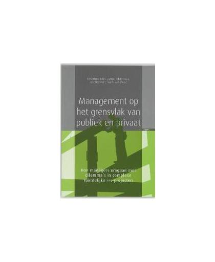 Management op het grensvlak van publiek en privaat. hoe managers omgaan met dilemma's in complexe ruimtelijke PPS-projecten, Klijn, E.H., Paperback