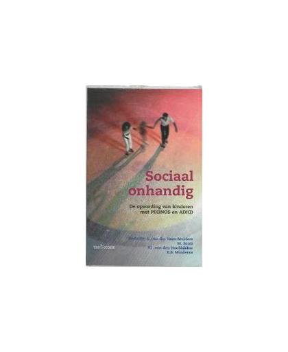 Sociaal onhandig. de opvoeding van kinderen met PDDNOS en ADHD, Paperback