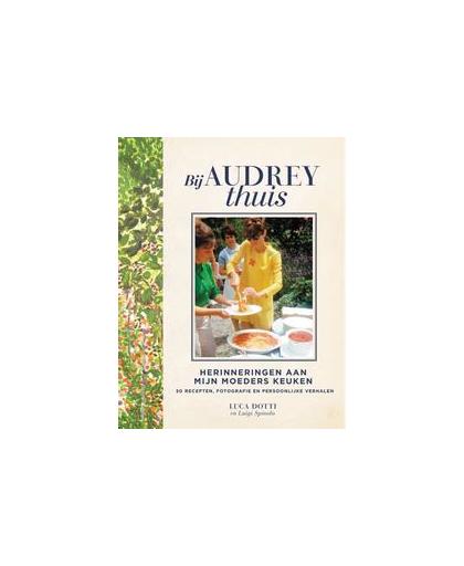 Bij Audrey Hepburn thuis. herinneringen aan mijn moeders keuken met 50 recepten, fotografie en persoonlijke verhalen, Spinola, Luigi, Hardcover
