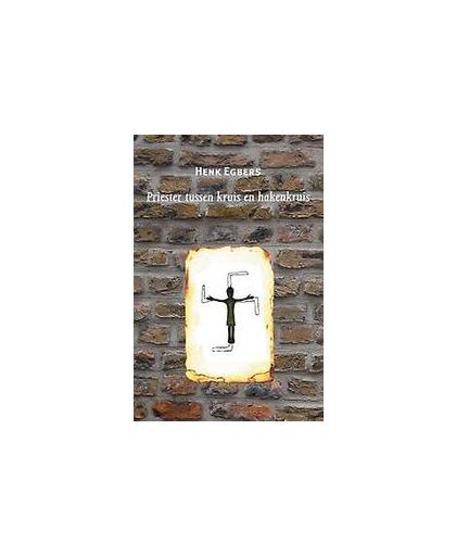 Priester tussen kruis en hakenkruis. mozaïek van een leven tussen twee fascistische utopieën, Henk Egbers, Paperback