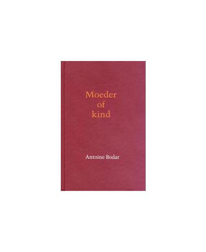 MOEDER OF KIND. over een moeder die dementeert en een zoon die elders woont, Bodar, A., Hardcover