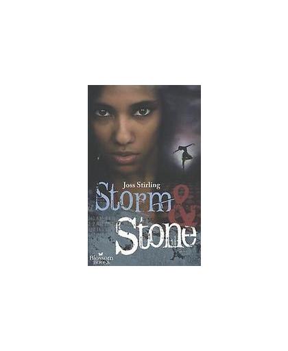 Storm en Stone. Stirling, Joss, Paperback