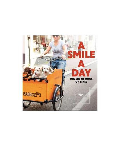 A smile a day. dozens of dogs on bikes, Thomas Schlijper, Hardcover