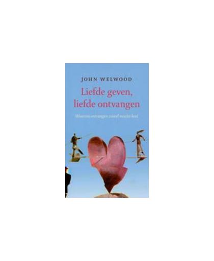 Liefde geven, liefde ontvangen. waarom ontvangen zoveel moeite kost, Welwood, John, Paperback