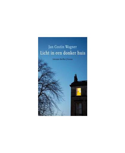 Licht in een donker huis. roman, Wagner, Jan Costin, Paperback