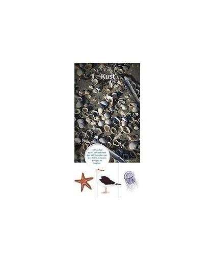 Natuurwijzer Kust. een handige vouwkaart met meer dan 100 illustraties van o.a. vogels, schelpen, krabben en kwallen., Paperback