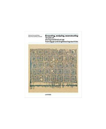 Excavating, analysing, reconstructing. Textiles of the 1st millennium AD from Egypt and neighbouring countries, De Moor, Antoine, Hardcover