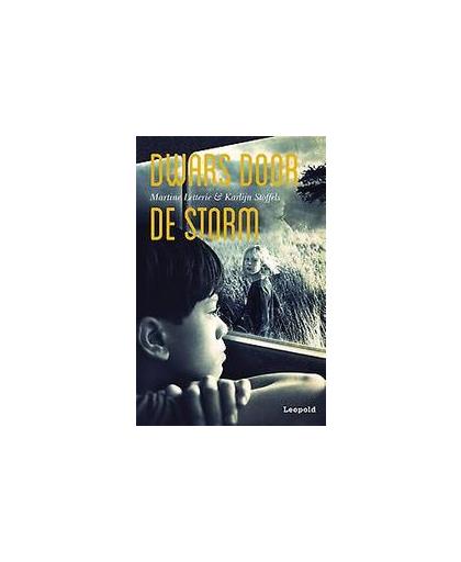 Dwars door de storm. Stoffels, Karlijn, Hardcover