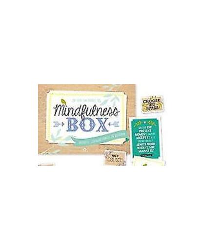 Mindfulnessbox. deze praktische mindfulness box zorgt voor de dagelijkse portie aandacht om te leven in het hier en nu, Eva Brobbel, onb.uitv.
