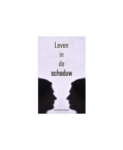 Leven in de schaduw. Van der Fraenen, Jana, Paperback