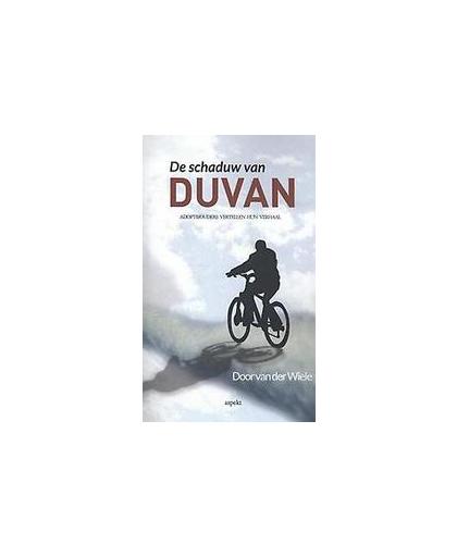 De schaduw van Duvan. adoptieouders vertellen hun verhaal, Van der Wiele, Door, Paperback