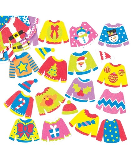 Set met foam stickers van kersttruien, waarmee kinderen kaarten, collages, taferelen en knutselwerkjes voor kerst naar eigen smaak kunnen versieren (120 stuks)
