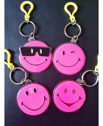 Smiley sleutelhangers Roze 2 stuks
