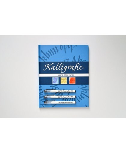 Boek Kalligrafie voor Beginners + 3 stuks Kuretake ZIG Kalligrafie Pennen