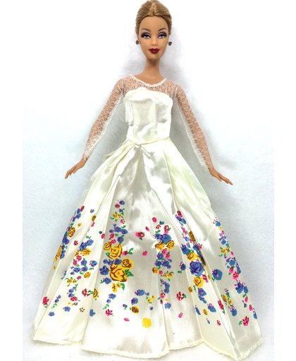 Creme kleurige Prinsessenjurk, baljurk of trouwjurk met bloemen design voor de Barbie pop NBH®