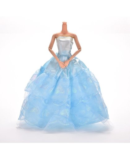 Licht Blauwe Prinsessenjurk, baljurk of trouwjurk met rondom 2 lagen kant voor de Barbie pop NBH®