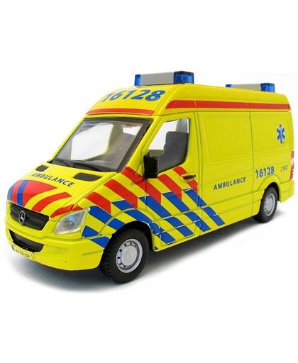Auto Bburago Mercedes Sprinter ambulance schaal 1:50