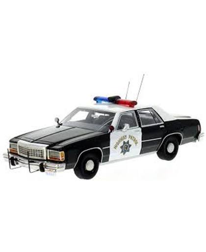 Ford Crown Victoria Police 43 Highway Patrol 1987. Zwart / Wit 1-43 BOS Models Limited 1000 Pieces