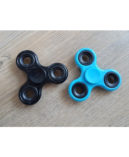 Hand Spinner Fidget -Kleuren: Zwart en Blauw met zwarte lagers - Kleuren worden geleverd zoals op de foto