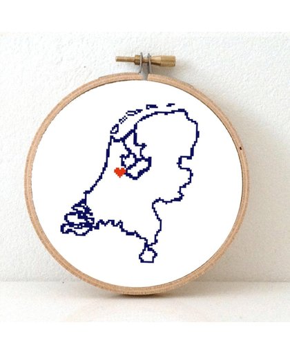 Borduurpakket kaart van Nederland - Modern borduurpakket volwassenen en voor kinderen. Borduurpatroon voor beginners met borduurring, DMC borduurgaren, Aida borduurstof en borduurnaald