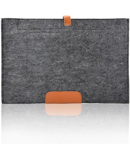 Vilten sleeve met omslag voor MacBook 13 inch - donker grijs