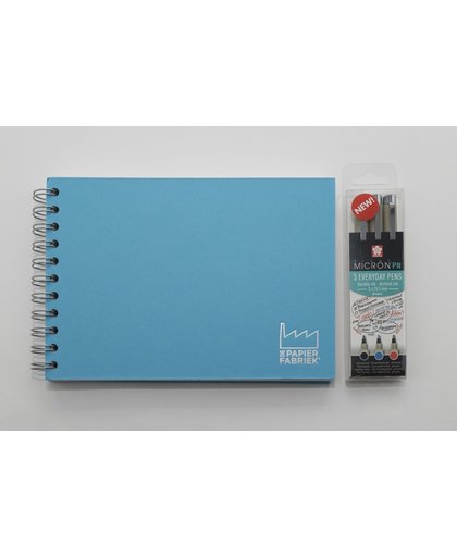 Handlettering A5 Wire-O gebonden Oefenboek (Omslag Blauw) + Set van 3 Sakura Pigma Micron PN Pennen - (Zwart / Rood / Blauw)