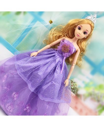 Paarse Prinsessenjurk, baljurk of trouwjurk met bloemen design en een schort van kant voor de Barbie pop NBH®
