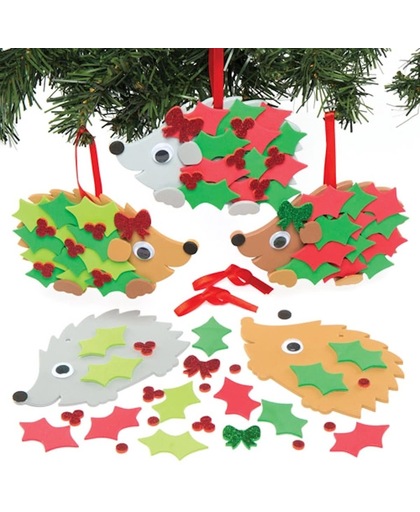 Decoratiesets met egel met hulst voor kerst, die kinderen kunnen ontwerpen, maken en neerzetten. Creatieve knutselset met foam voor kinderen (5 stuks)