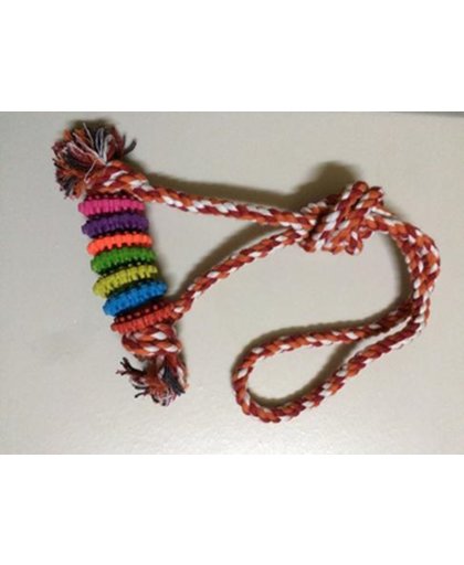 Een rubber speeltje met touw voor de hond met lus leuk gekleurd