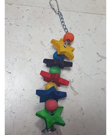 Een speeltje met sterren voor de papegaai of kaketoe