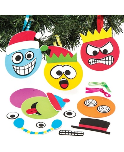 Decoratiesets met hangende grappige gezichten, die kinderen kunnen maken en ontwerpen voor de kerst. Creatieve knutselset met foam voor kinderen (6 stuks)
