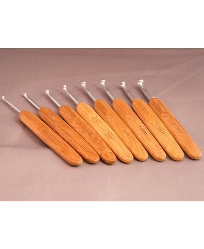 Haaknaalden set van 8 ergonomische haaknaalden, bamboo, 2,5 mm - 6.0 mm
