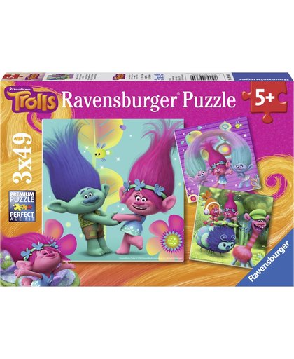 Ravensburger Trolls. Poppys vrolijke wereld- Drie puzzels van 49 stukjes - kinderpuzzel