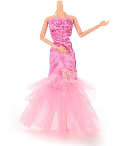Roze Prinsessenjurk, baljurk of trouwjurk met rondom 3 lagen kant voor de Barbie pop NBH®